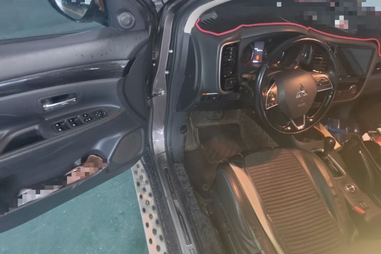 Used Mitsubishi Outlander 2016 2.4L 4x4 Luxury Edition 7-Seater
