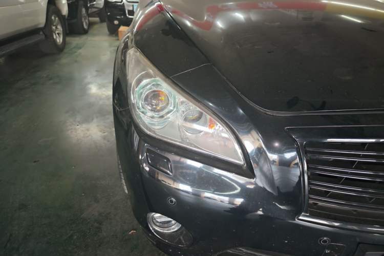 Used Infiniti M Series 2011 M37 model
