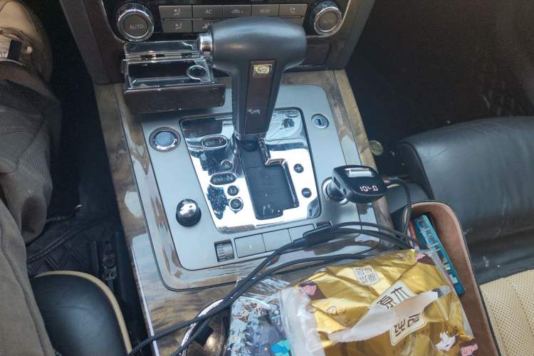 Used Volkswagen Phaeton 2011 3.6L V6 4-Seater Extended-Length Individual Edition Gear Lever