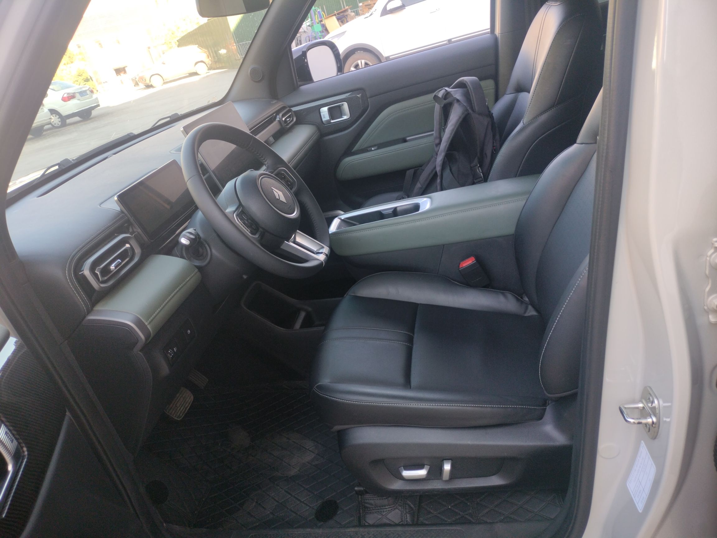 Переднее сиденье в автомобиле