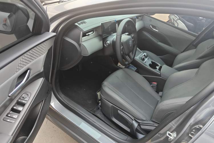 Used BYD Qin PLUS 2025 DM-i Smart Drive 55KM Leading Model Driver Seat