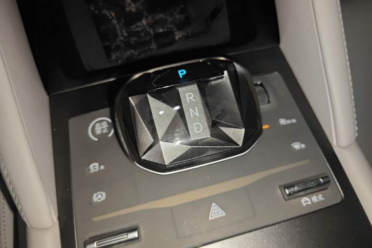 Used BYD Yuan UP 2024 401KM Leading Edition Gear Lever