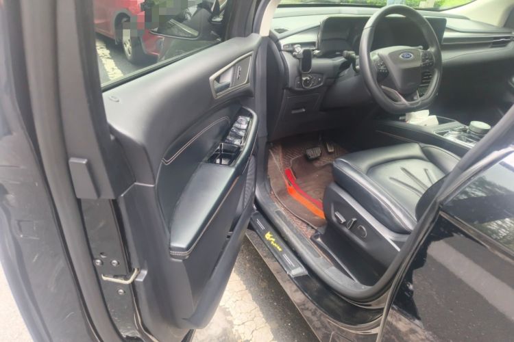 Used Ford Edge 2021 PLUS EcoBoost 245 Two-Wheel-Drive Platinum Edition 5 Seats Driver Seat