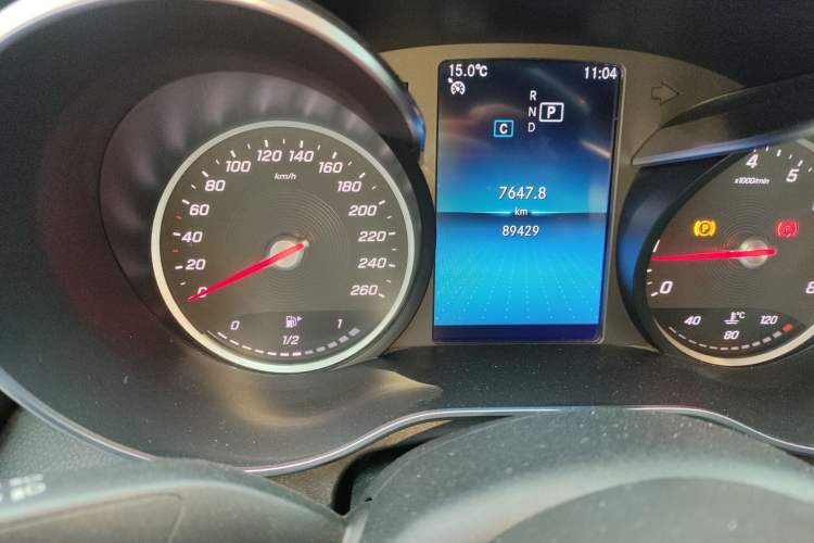 Used Mercedes-Benz C-Class 2019 C 180 L Fashion Edition Sport Version Odometer Close Up