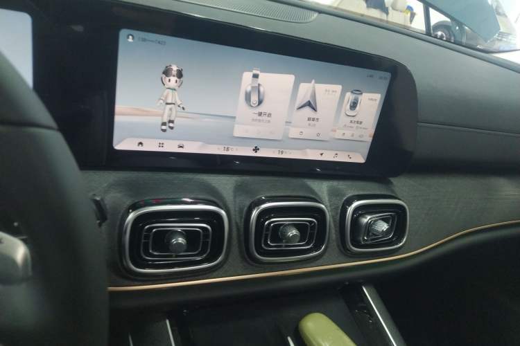 Used Chery Tiggo 9 2023 2.0T Dual-Clutch Two-Wheel Drive Luxury Edition 5 Seats Audio And AC Panel