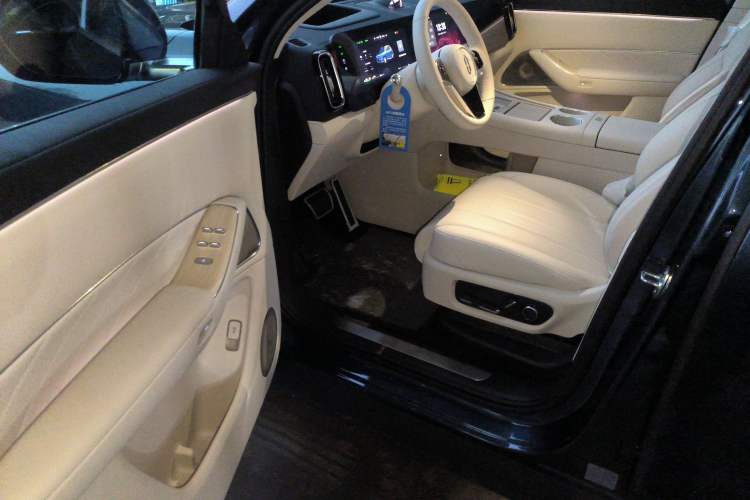 Used Hima AITO M8 2025 Extended-Range Ultra Version 53.4 kWh 6-Seater Edition Driver Seat