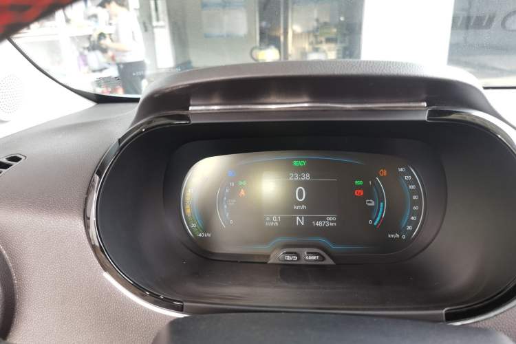 Used Chery QQ Little Ant 2022 Revised Version Sweet Pink Edition Half-Sugar Version Lithium Iron Phosphate 30.7 kWh 30 kW 301 km