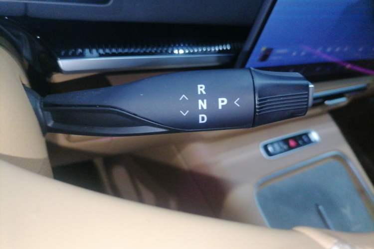 Used VOYAH Dream 2025 PHEV Four-Wheel Drive Excellence Kunpeng Edition