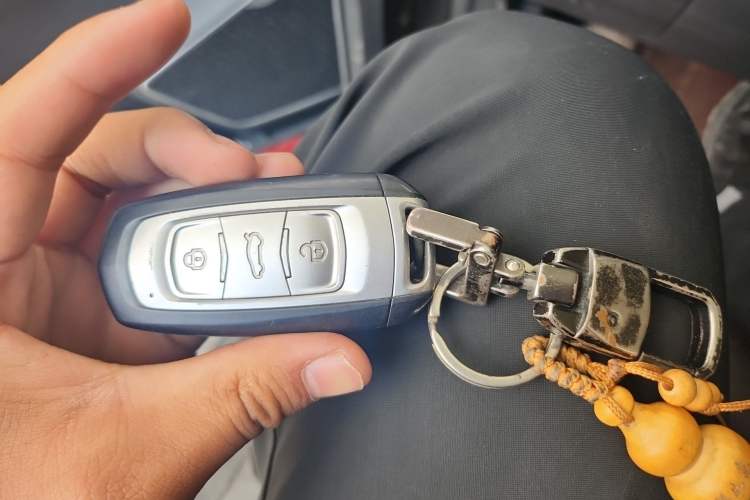 Used Geely Auto Emgrand X7 Sport 2021 Million Edition 1.8TD DCT Two-Wheel Drive Luxury Model Vehicle Key