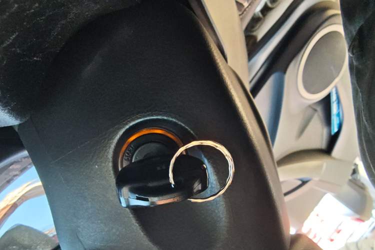 Used Toyota RAV4 2012 Luxurious 2.4L Automatic 4x4 with Stylish Features
