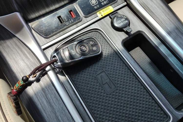 Used Buick GL8 2021 Land Cruiser Executive Class 652T Luxury Model