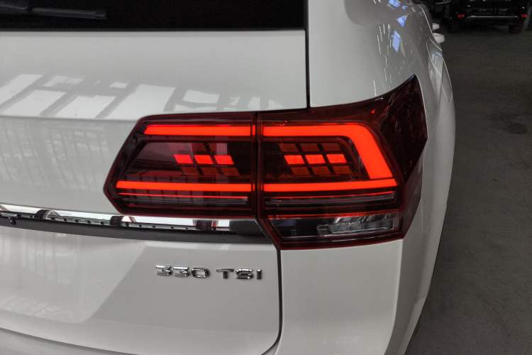 Used Volkswagen Teramont 2017 330TSI Two-Wheel-Drive Luxury Edition Right Rear Taillight