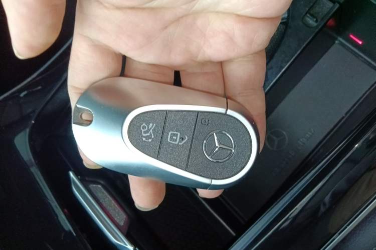 Used Mercedes-Benz C-Class 2023 Restyled C 260 L Sport Edition Vehicle Key