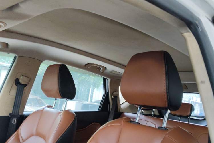 Used Baojun 560 2017 Rhythmic Edition 1.8L iAMT Prestige Model