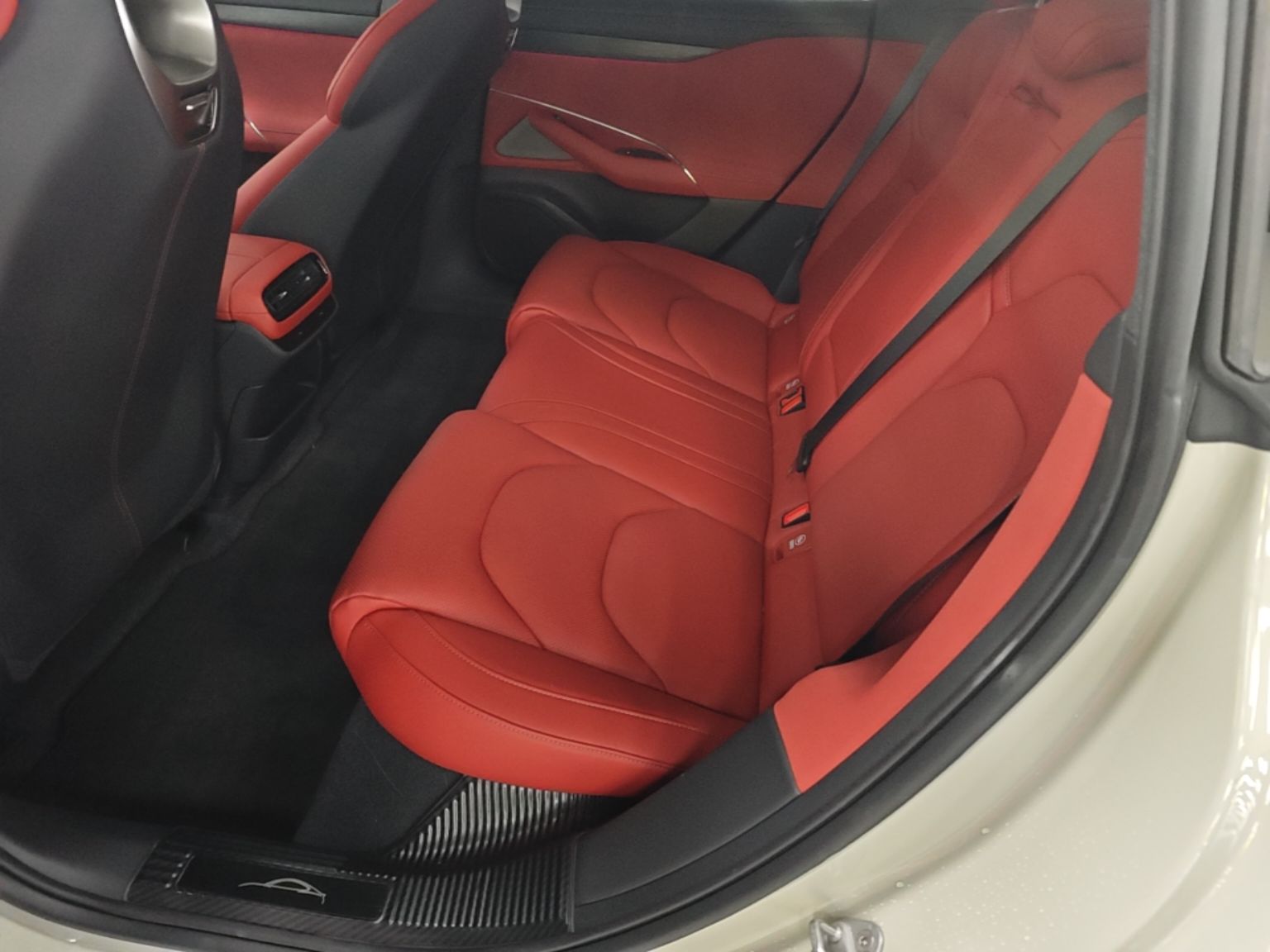 Xiaomi Auto SU7 2024 Rear-Drive Ultra-Long Range Advanced Pro-Level Intelligent Driving Version — снимка 20