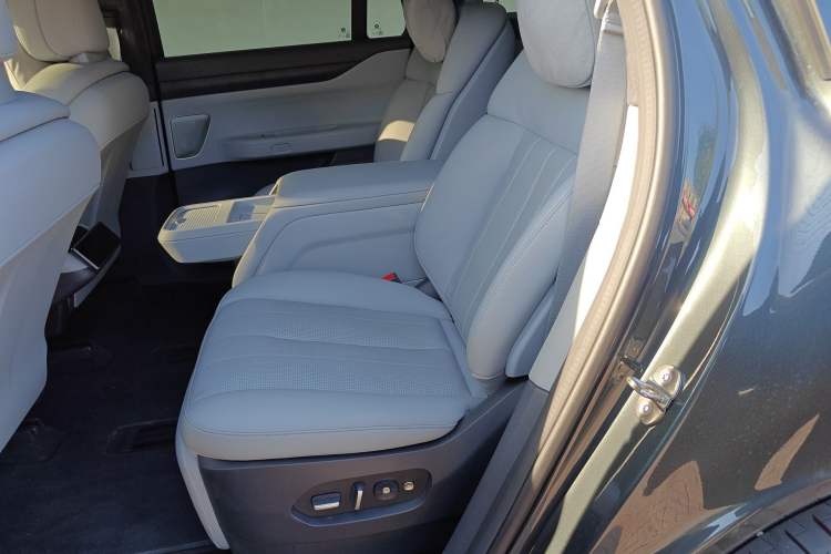 Used Nio ES8 2024 75 kWh Executive Edition Left Rear Seat