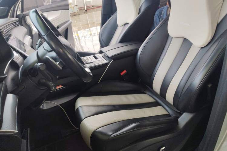 Used Roewe RX5 MAX 2019 400TGI Automatic All-Wheel Drive Smart Cabin Supreme Edition