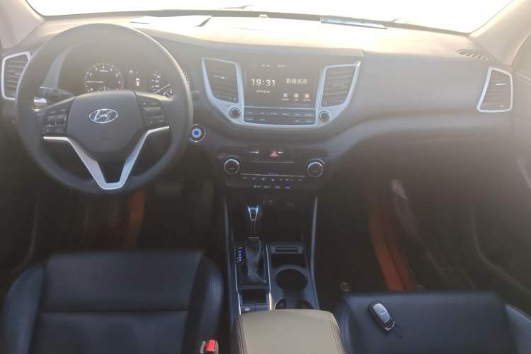 Used Hyundai Tucson 2018 1.6T Dual-Clutch Two-Wheel Drive 15th Anniversary Special Edition