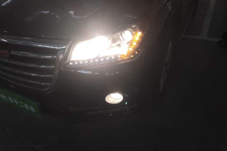 Used Haval H2 2016 Red-Label 1.5T Manual Two-Wheel Drive Luxury Model Left Front Headlight