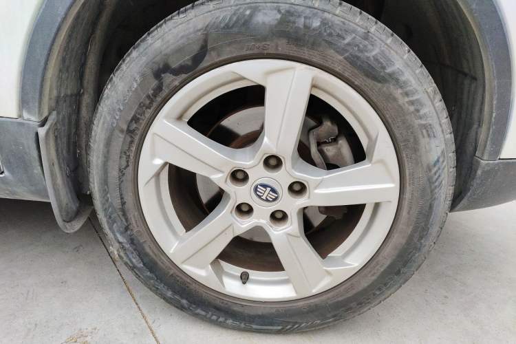 Used Bestune X80 2013 2.0L automatic comfort version

