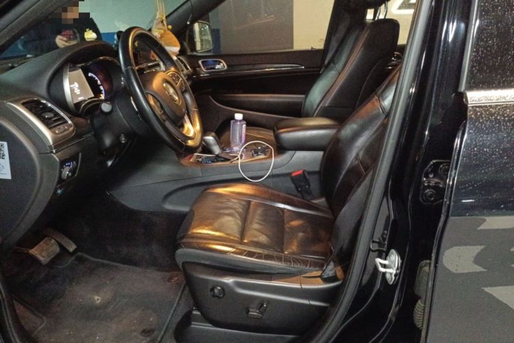 Used Jeep Grand Cherokee 2017 3.0L Elite Navigation Edition Left Front Seat