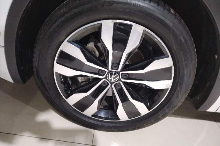 Used Volkswagen Tiguan L 2022 330TSI Automatic Two-Wheel Drive R-Line Enhanced Edition
