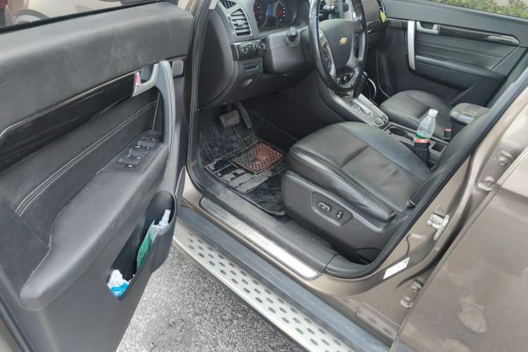 Used Chevrolet Captiva 2015 2.4L 4x4 Flagship Edition 7-Seater
