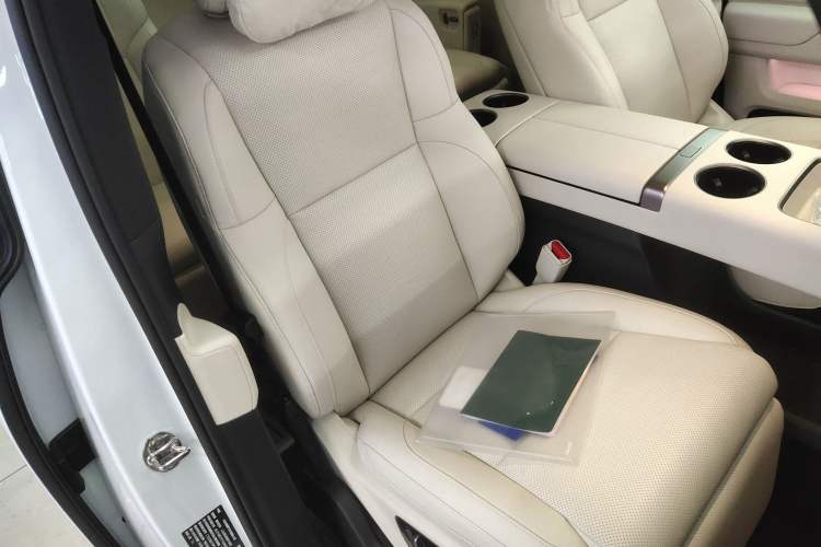 Used Li Auto MEGA 2025 Home Family Special Edition Right Front Seat