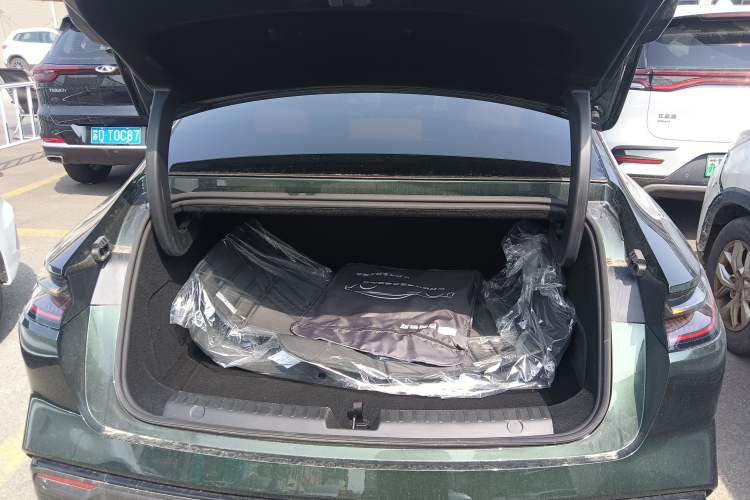 Used Geely Galaxy 8 2025 130km EM-P Starship Edition Trunk