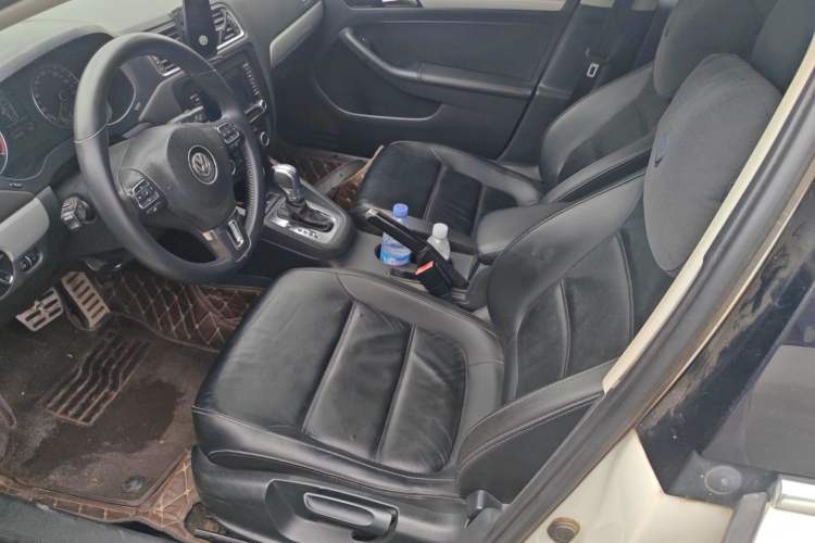 Used Volkswagen Sagitar 2014 1.4TSI Automatic Luxury Model Left Front Seat