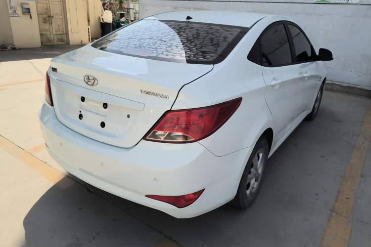 Used Hyundai Verna (older generation) 2016 1.4L Manual Smart GLS Trim Rear Right 45 Deg