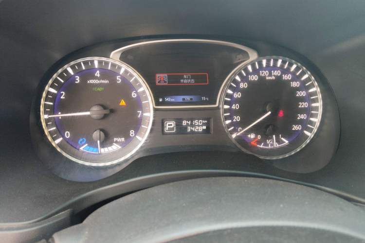 Used Infiniti QX60 2018 2.5 S/C Hybrid Four-Wheel-Drive Champion Family Edition Odometer Close Up