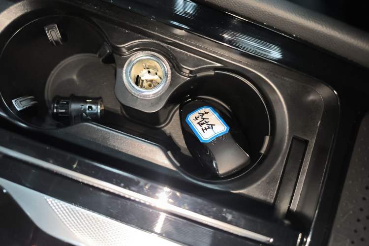 Used Hongqi H5 2025 Model 2.0T Automatic Xuan Ying 2 Million Units Commemorative Edition Vehicle Key