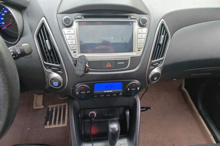 Used Hyundai ix35 2013 2.0L Automatic Two-Wheel Drive Smart GLS China IV Standard