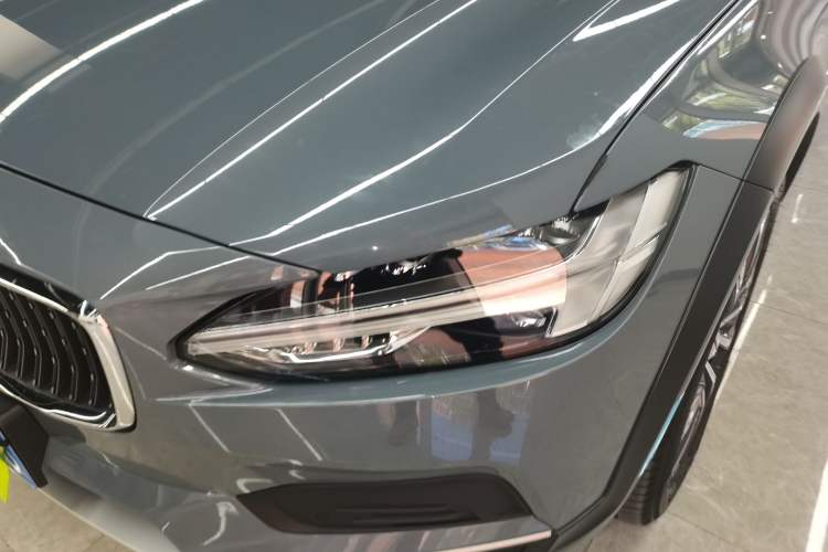 Used Volvo V90 2022 Cross Country B5 AWD Smart Range Edition