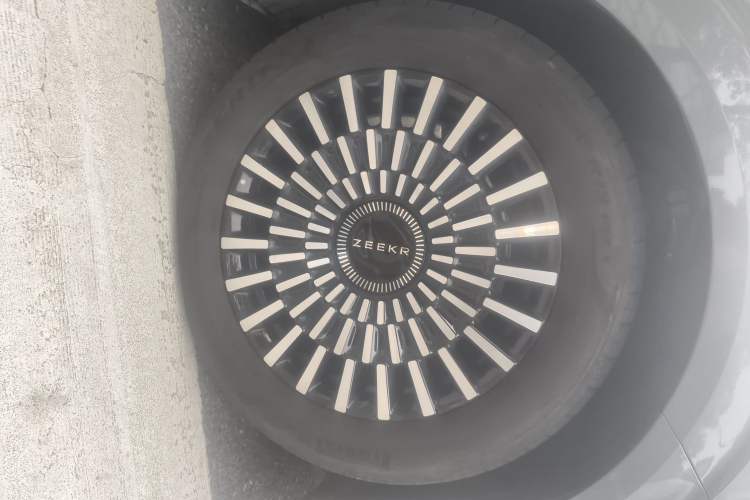 Used Zeekr 009 2024 7-Seater Aisle Version 108 kWh
