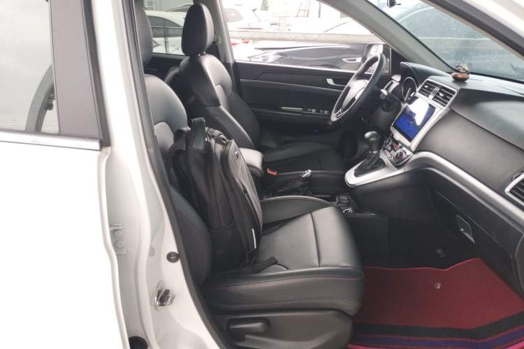 Used Haval M6 2019 1.5T DCT Two-Wheel Drive Elite Version China VI Standard Right Front Seat