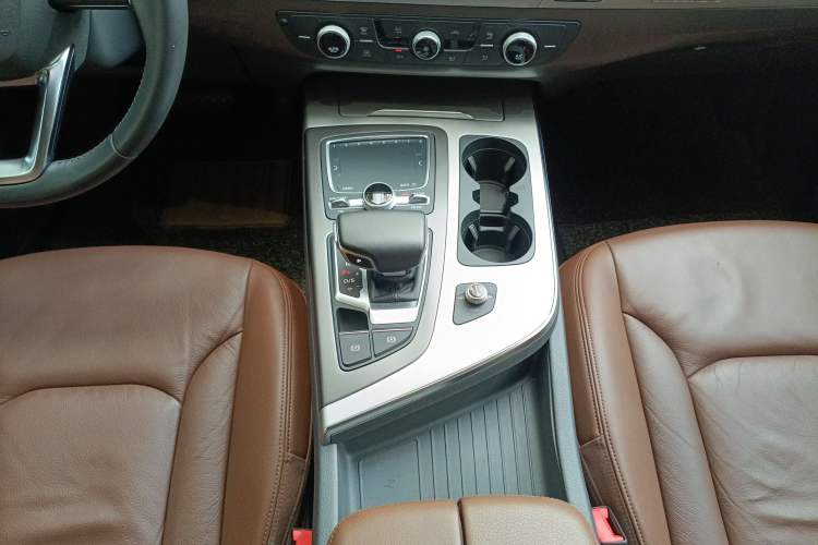 Used Audi Q7 2016 45 TFSI Technology Edition Gear Lever