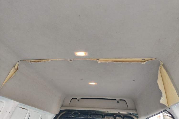 Used JMC Fushun 2023 2.0T Manual Short-Wheelbase Mid-Roof Commercial Van Transporter 2/3 Seats