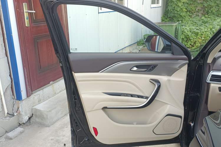 Used Bestune T77 2023 1.5T Automatic Luxury Model Interior 7