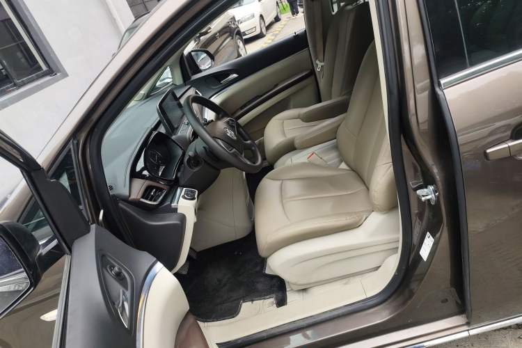 Used Buick GL8 2023 Land Executive Class Comfort Model