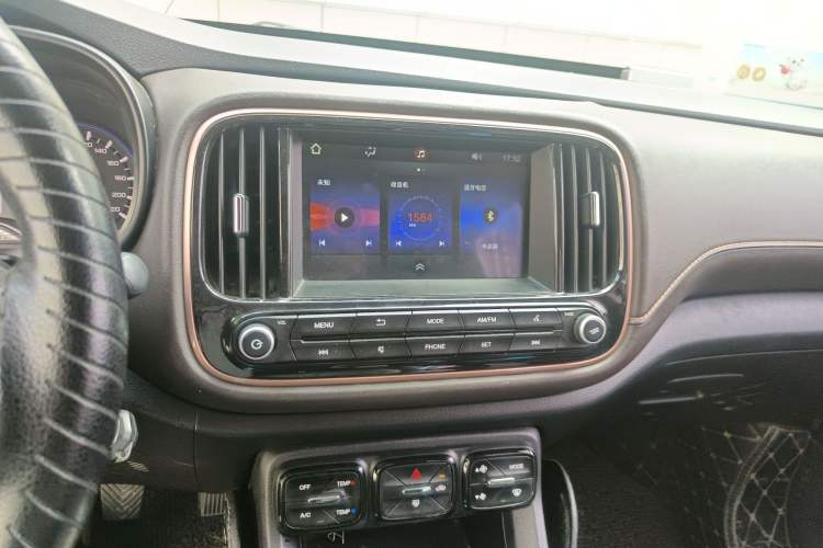 Used GAC Trumpchi GS3 2017 150N Manual Elite Edition Audio And AC Panel