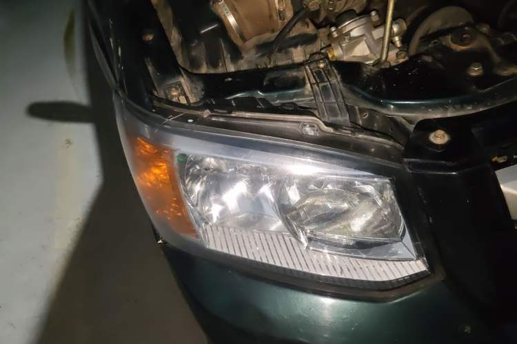 Used JMC Baodian 2018 2.9T New Value-Added 4x4 Diesel Comfort Version with Standard Cargo Bed – JX4D30B5L Right Front Headlight