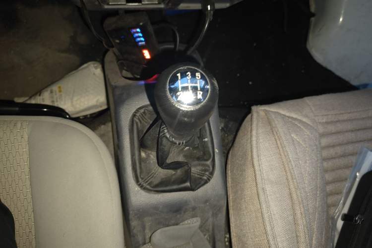 Used Jinbei Hiace X30 2023 1.5L Super-Comfortable Passenger Van 5/6/7-Seater Non-Air-Conditioned Version Model SWC15M Gear Lever