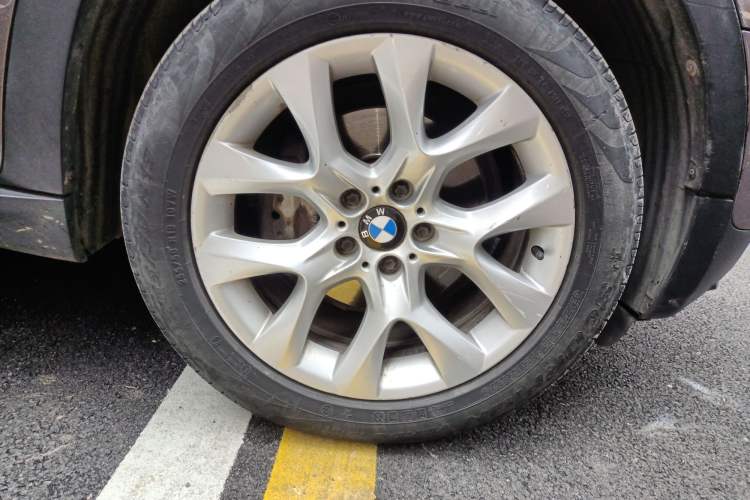 Used BMW X5 2011 xDrive35i Luxury Model
