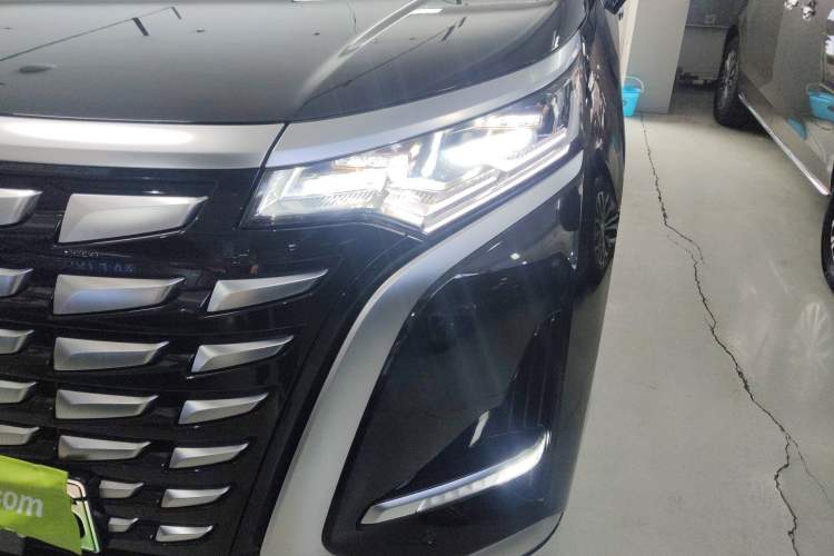 Used Denza D9 2022 DM-i 945 Luxury Model
