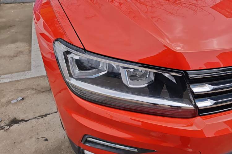 Used Volkswagen Tiguan L 2017 330TSI Automatic Two-Wheel Drive Luxury Edition Right Front Headlight