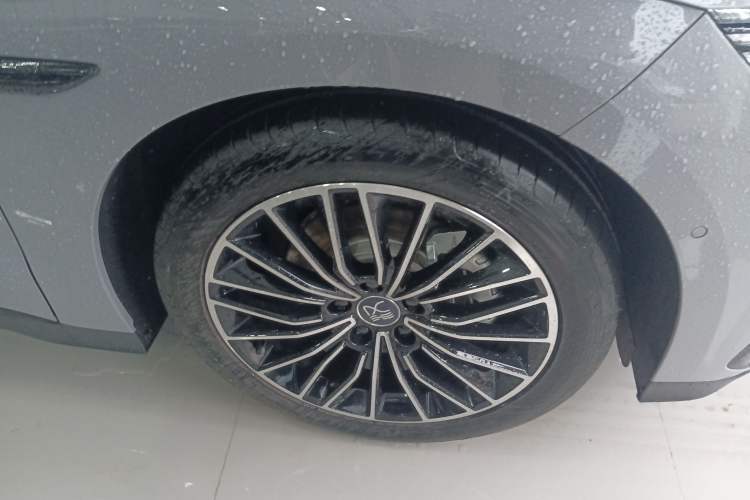 Used BYD Han 2025 DM-i Intelligent Driving Edition 125KM LiDAR Flagship Model Right Rear Wheel Hub