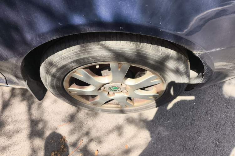 Used Skoda Octavia 2007 1.6L Automatic Elegance Edition Right Front Wheel Hub