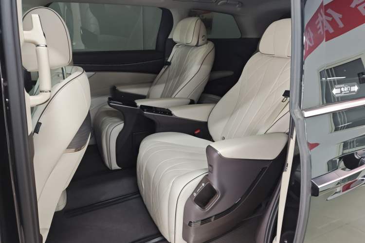 Used Denza D9 2024 DM-i 1050 Luxury Model